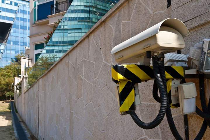Installing customized business security systems Miami